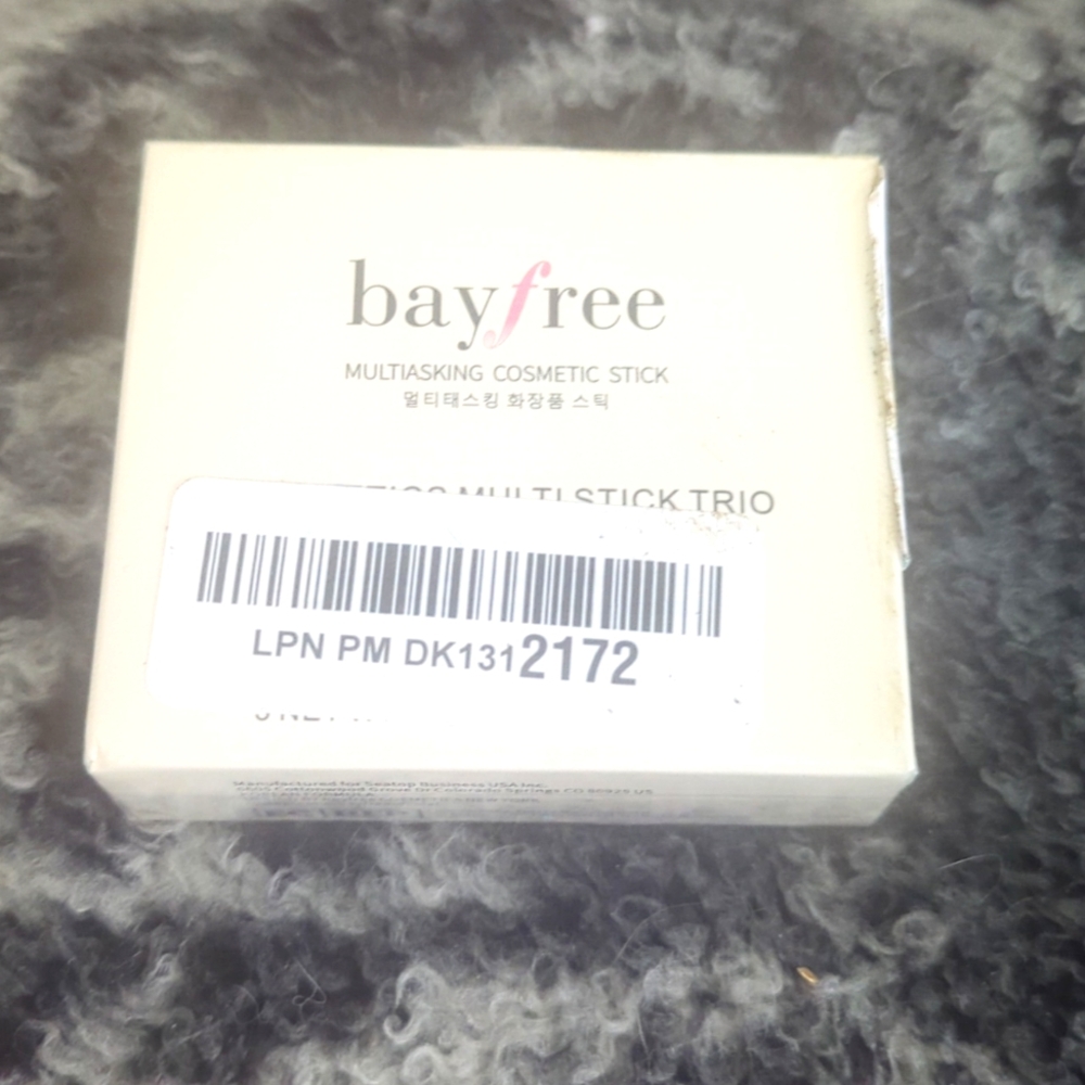 Bay-free cosmetic stick